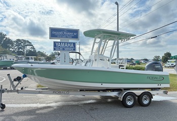 2027 Robalo 226 Cayman Island Green Boat